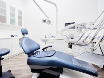 Fort Wayne, IN dentist license defense attorney